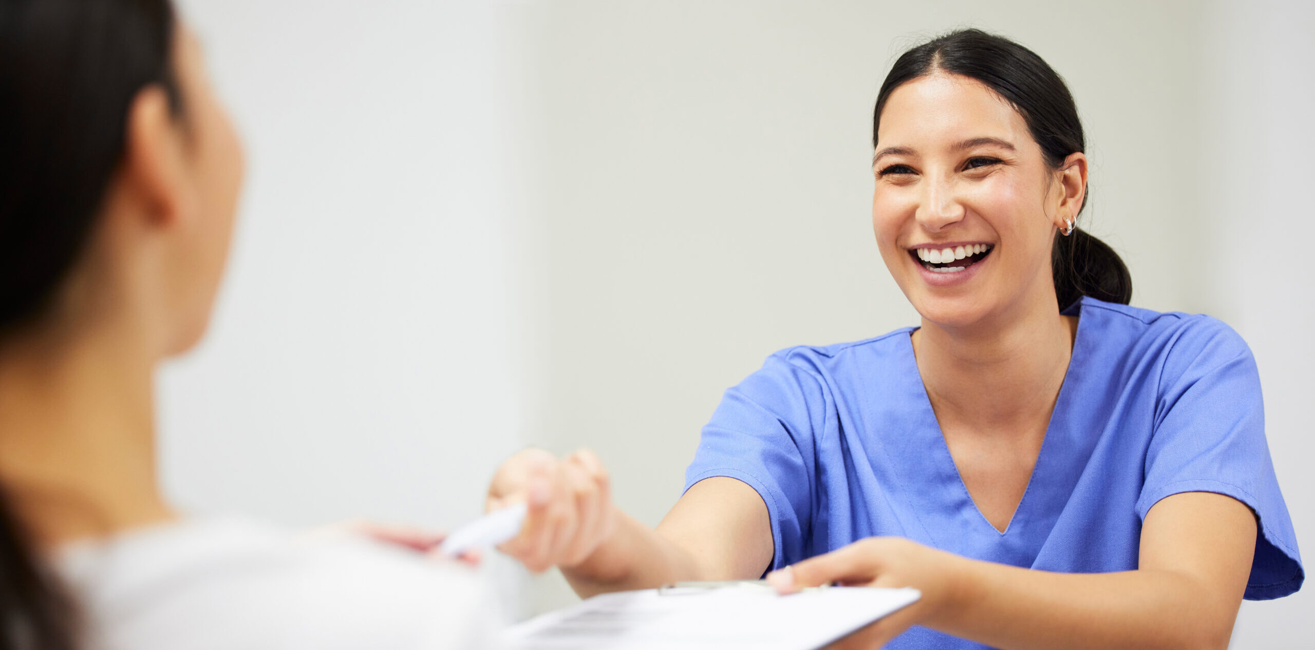 Suchen Sie eine MPA, Arztsekretärin, Dentalsekretärin, Dentalassistentin (DA), Dentalhygienikerin (DH) oder TPA? Wir vermitteln Ihnen qualifiziertes Praxispersonal für Arzt- und Zahnarztpraxen in Zürich und Winterthur.