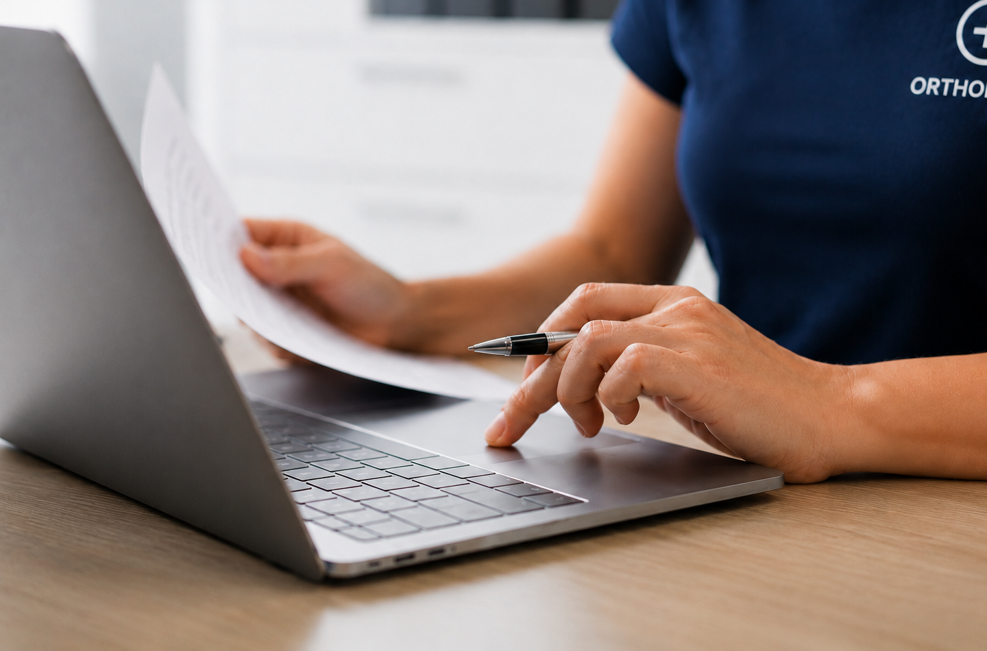 Personalrekrutierung für Arzt-, Zahnarzt- und Tierarztpraxen. medicus solutions vermittelt qualifizierte MPAs, Arztsekretärinnen, DH, DA, TPA und weitere medizinische Fachkräfte. Telefon 052 301 44 44.